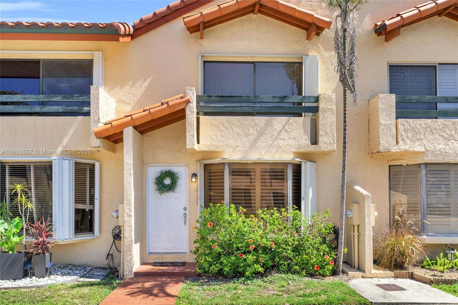 Small Image of 10102 SOUTH WEST 77TH CT, Miami Number 4