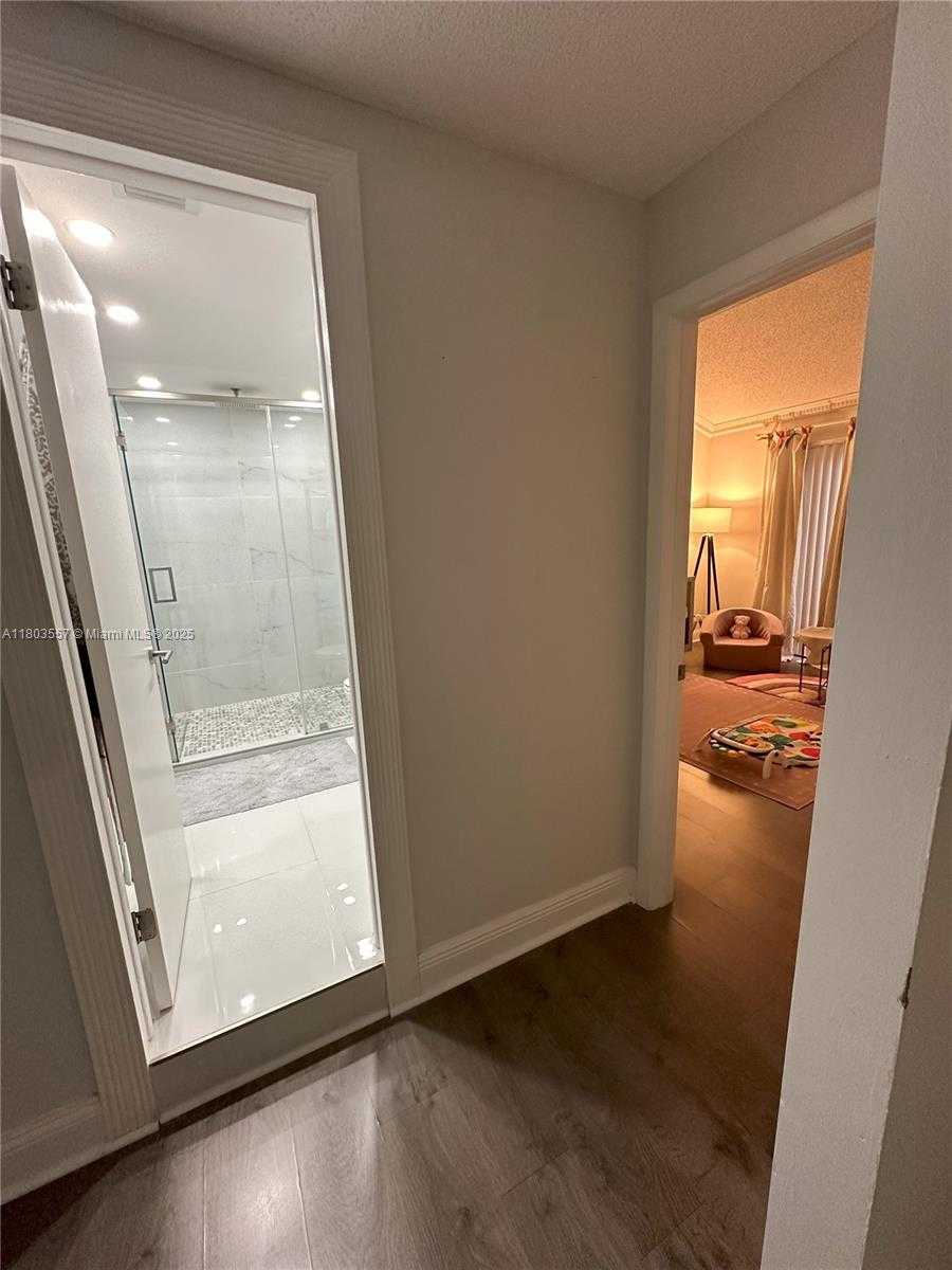 Small Image of 10102 SOUTH WEST 77TH CT, Miami Number 41