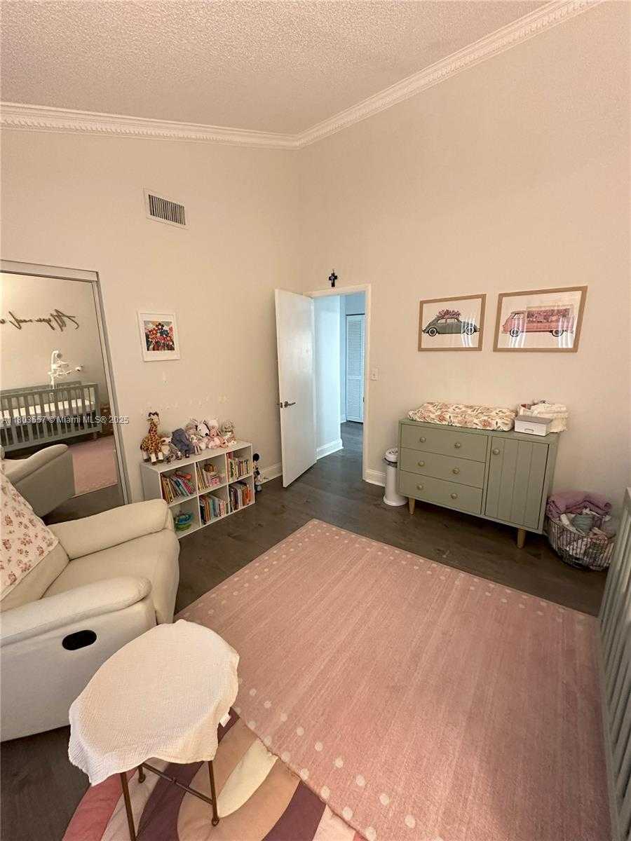 Small Image of 10102 SOUTH WEST 77TH CT, Miami Number 46