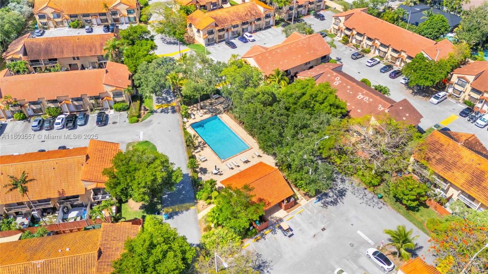 Small Image of 10102 SOUTH WEST 77TH CT, Miami Number 49