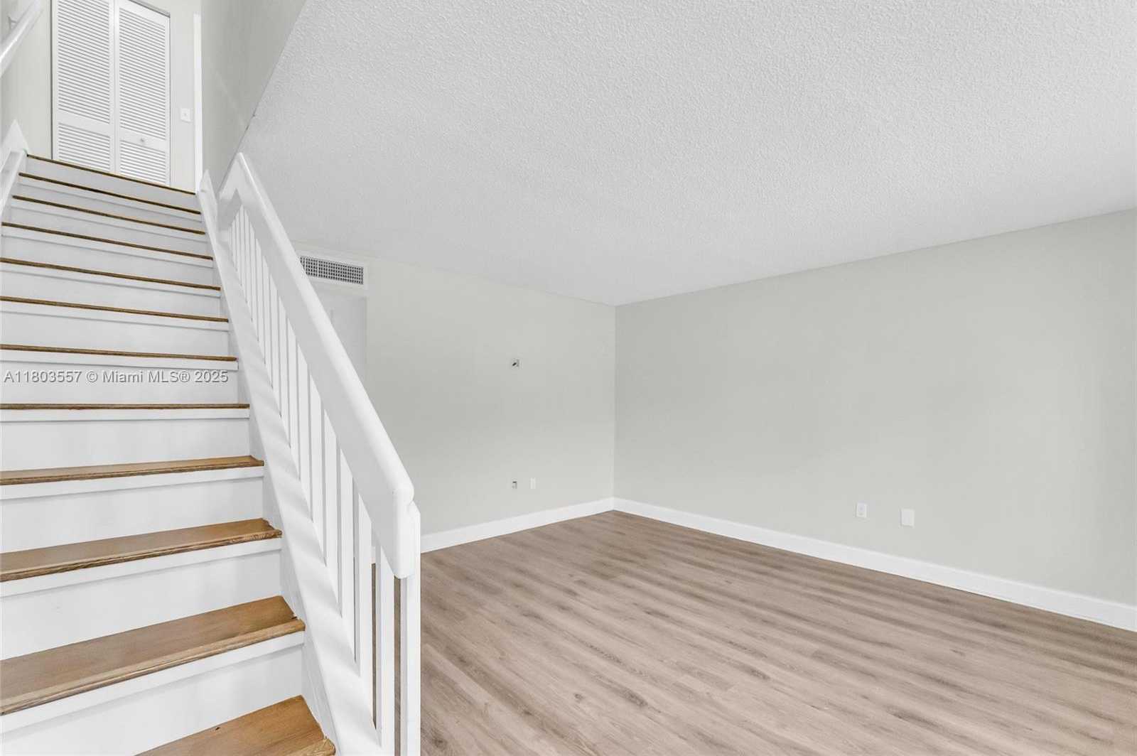 Small Image of 10102 SOUTH WEST 77TH CT, Miami Number 5