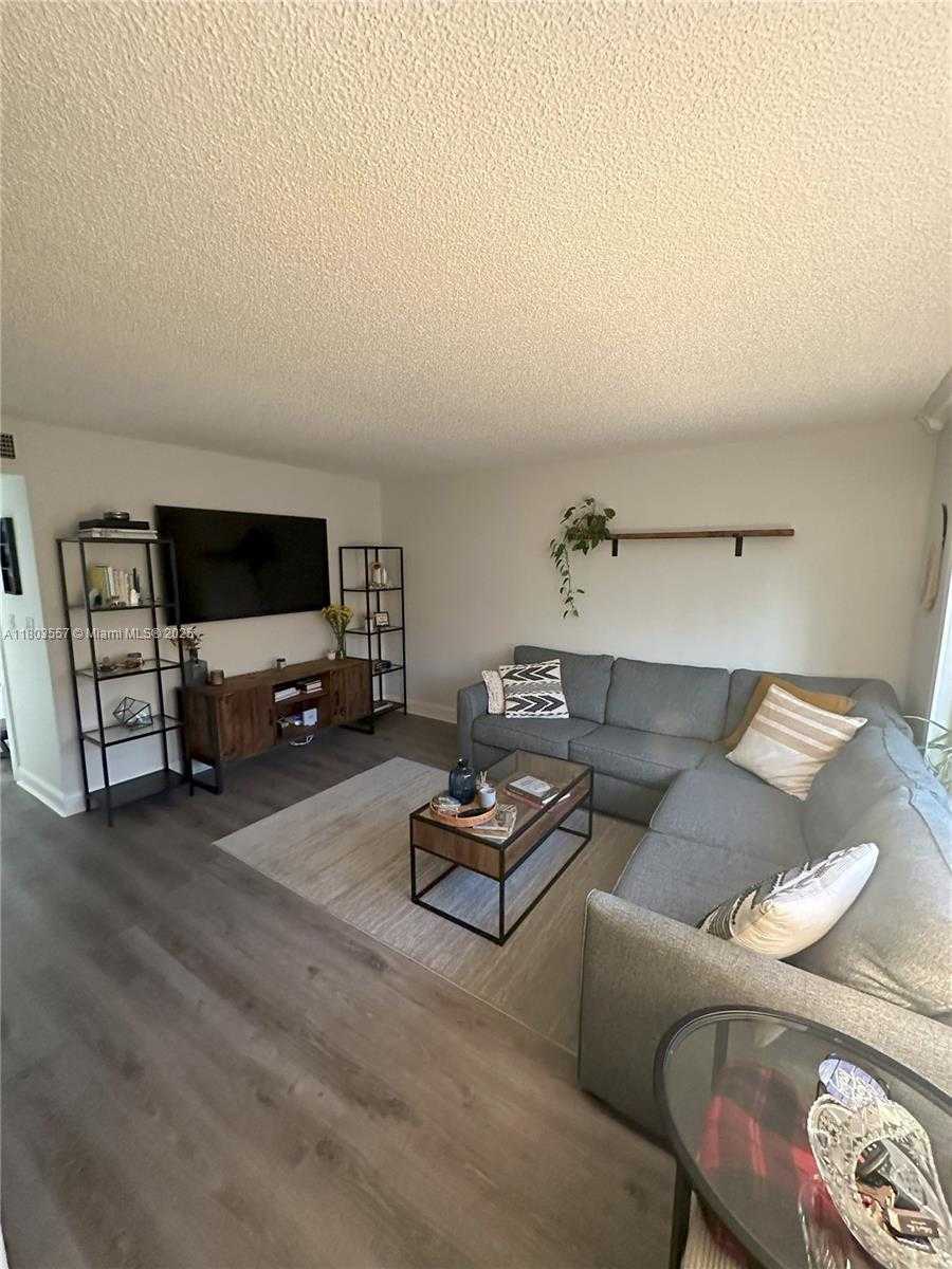 Small Image of 10102 SOUTH WEST 77TH CT, Miami Number 6