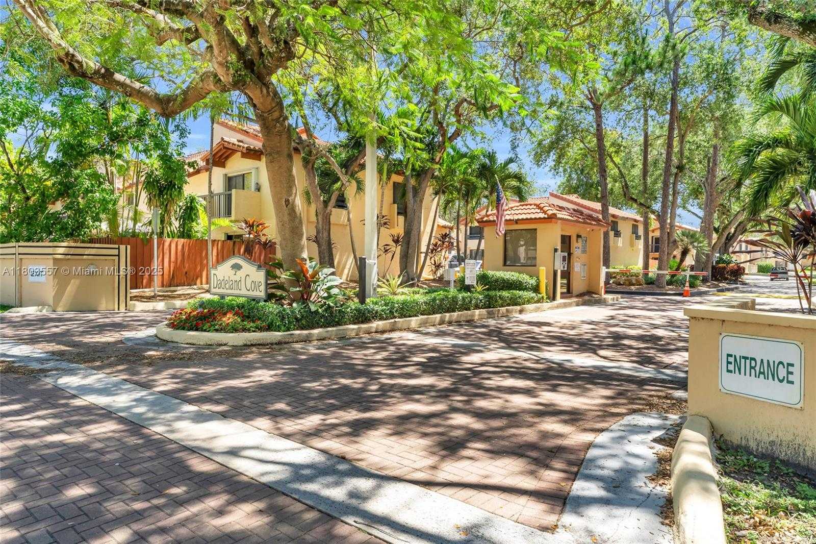 Small Image of 10102 SOUTH WEST 77TH CT, Miami Number 60
