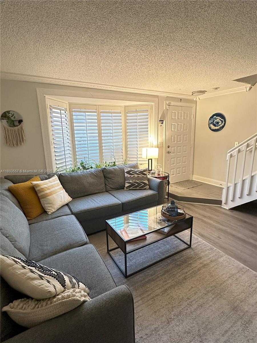 Small Image of 10102 SOUTH WEST 77TH CT, Miami Number 8