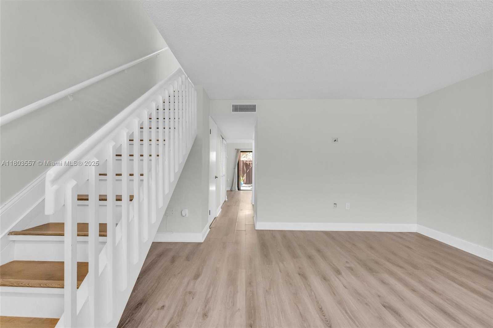 Small Image of 10102 SOUTH WEST 77TH CT, Miami Number 9