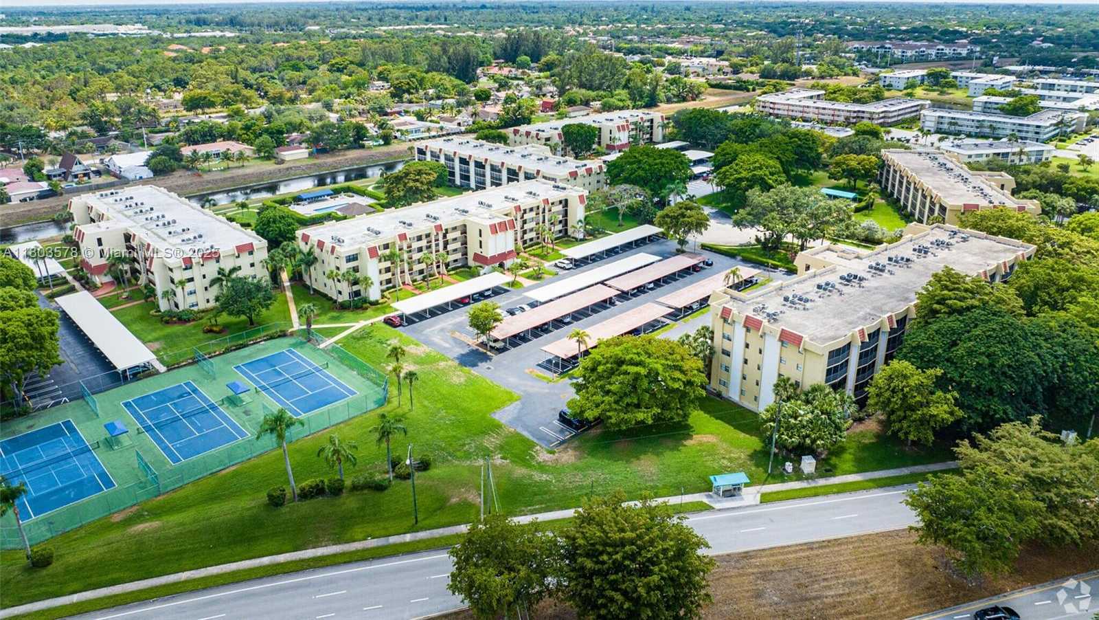 Small Image of 23344 CAROLWOOD LN #106, Boca Raton Number 2