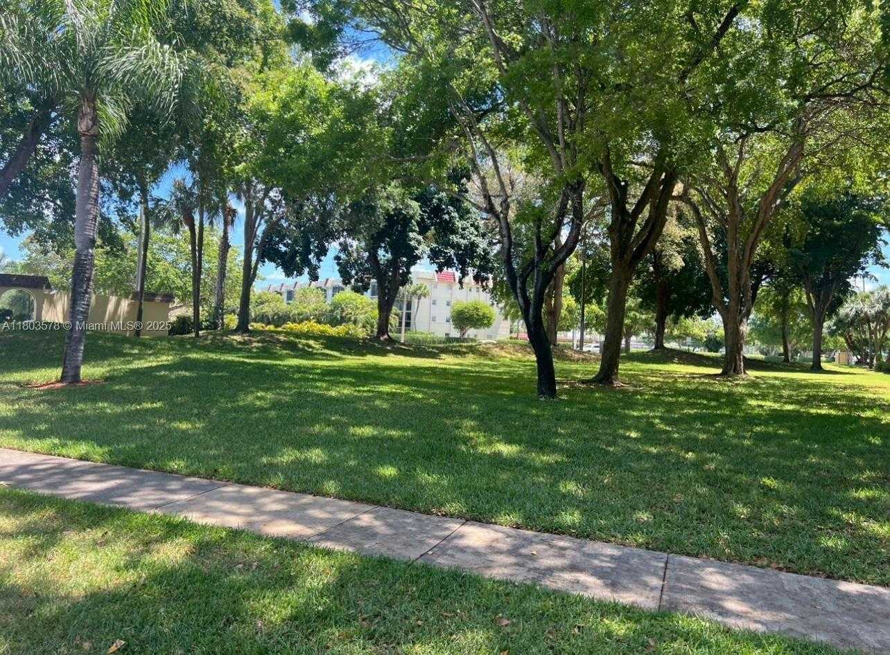 Small Image of 23344 CAROLWOOD LN #106, Boca Raton Number 4
