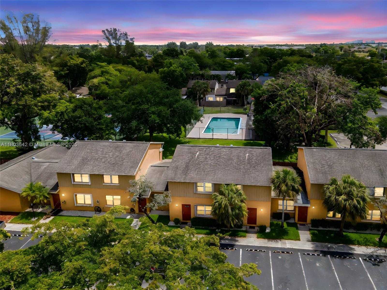 Small Image of 7329 WEST SUNRISE BLVD #7329, Plantation Number 14