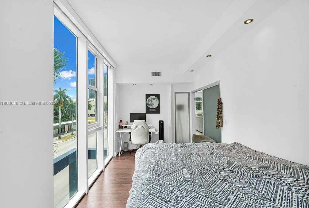 Small Image of 275 NORTH EAST 18TH ST #306, Miami Number 14