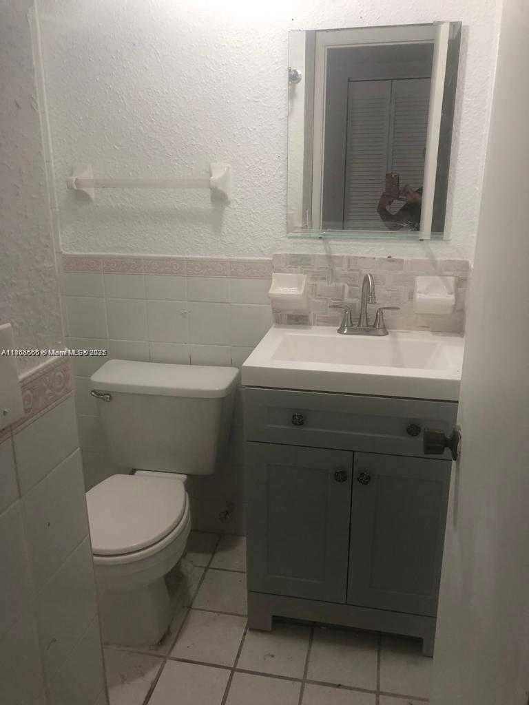 Small Image of 250 180TH DR #108, Sunny Isles Beach Number 12
