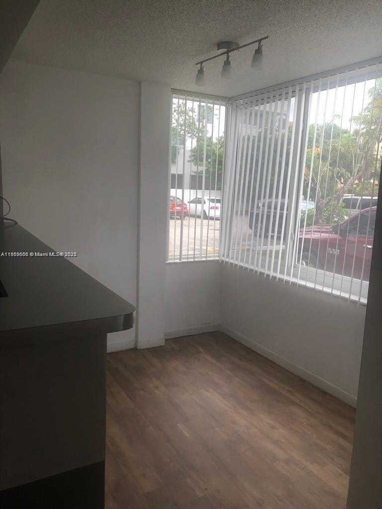 Small Image of 250 180TH DR #108, Sunny Isles Beach Number 15