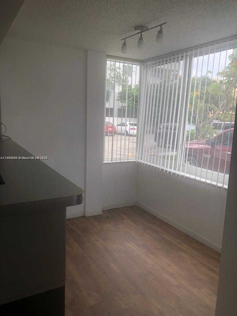 Small Image of 250 180TH DR #108, Sunny Isles Beach Number 16