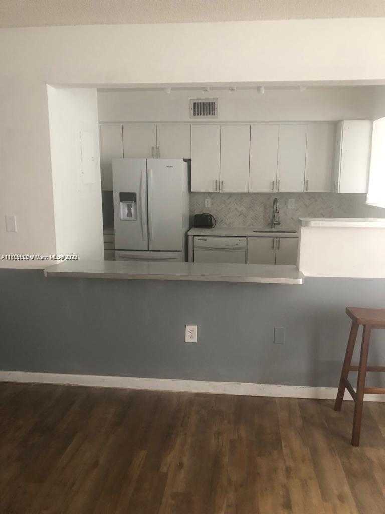 Small Image of 250 180TH DR #108, Sunny Isles Beach Number 17