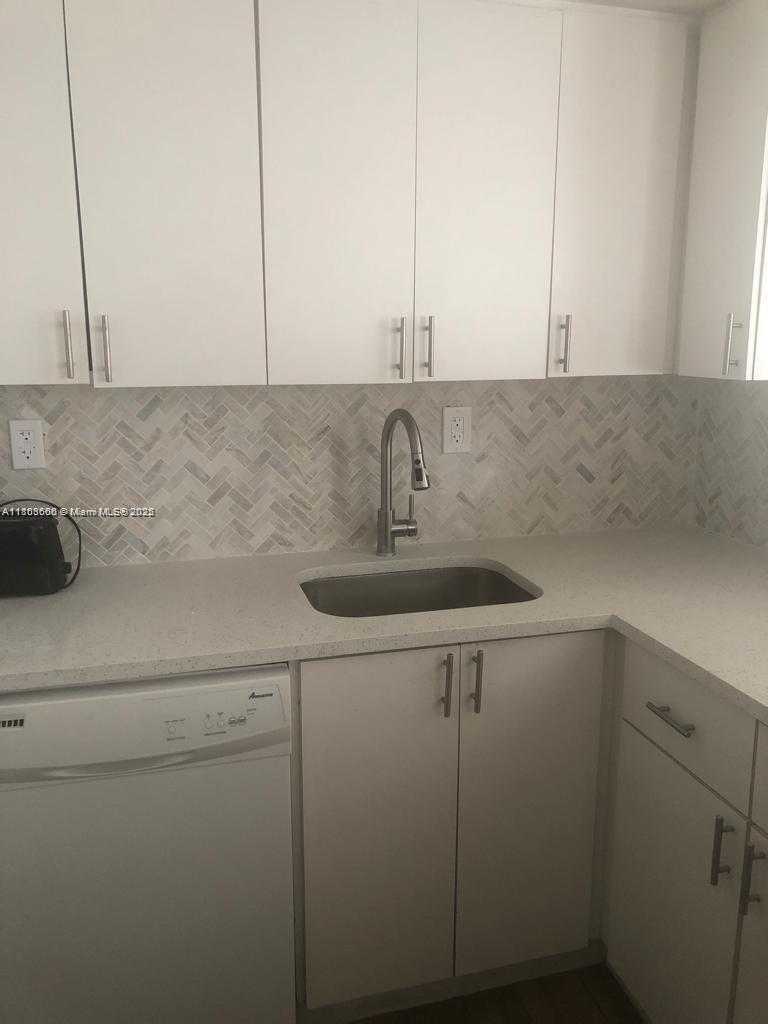Small Image of 250 180TH DR #108, Sunny Isles Beach Number 5