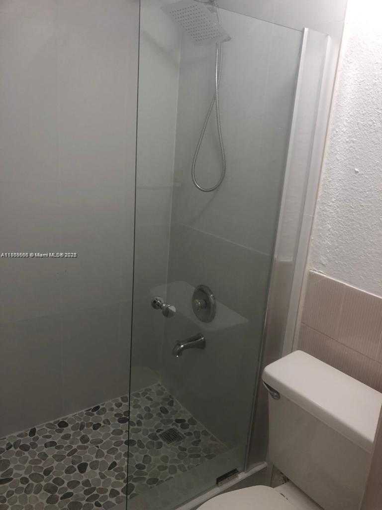 Small Image of 250 180TH DR #108, Sunny Isles Beach Number 8