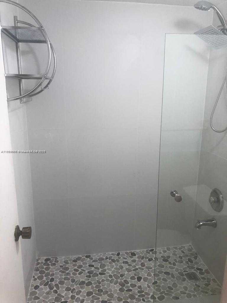 Small Image of 250 180TH DR #108, Sunny Isles Beach Number 9