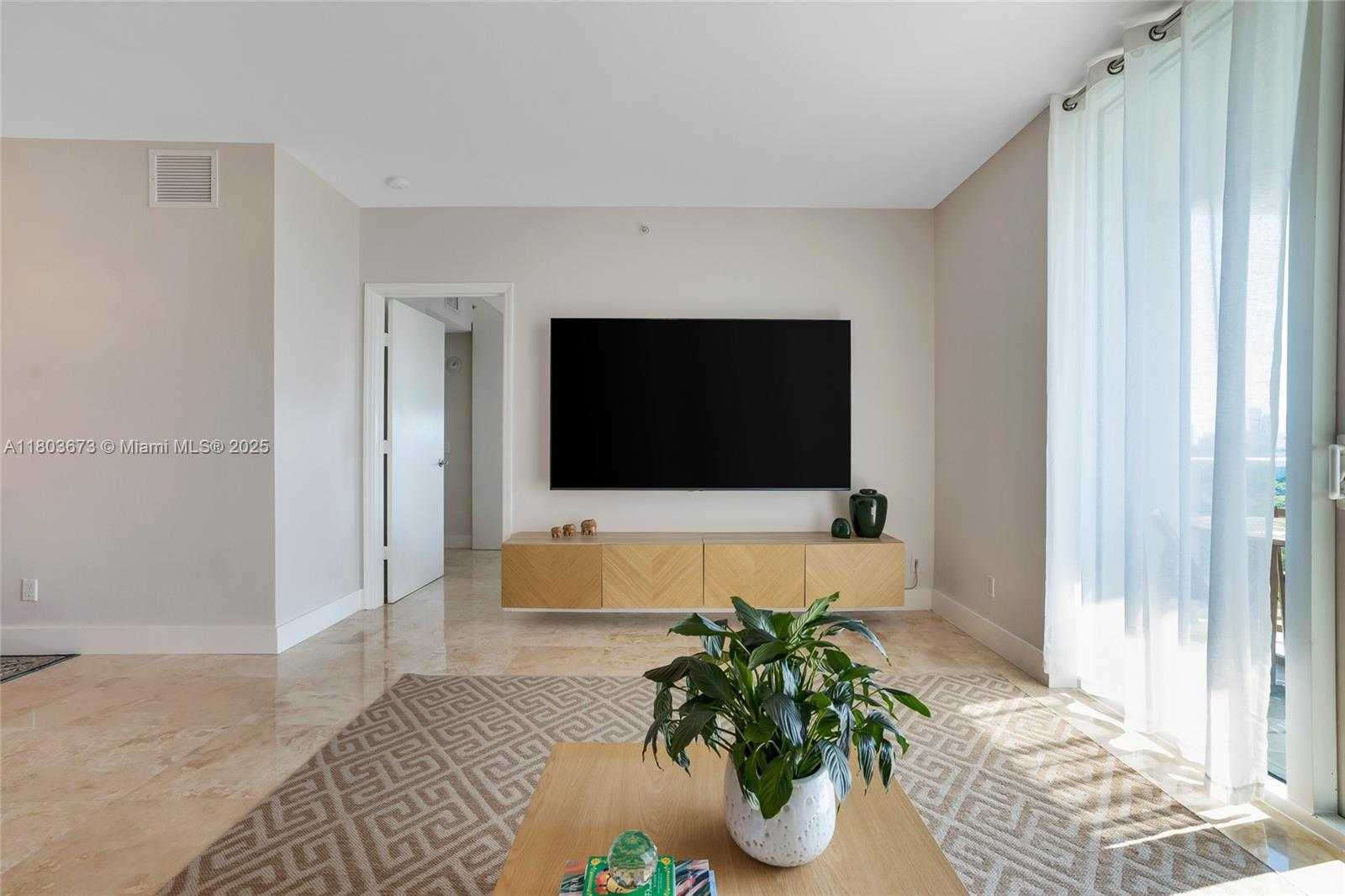 Small Image of 14951 ROYAL OAKS LN #901, North Miami Number 11