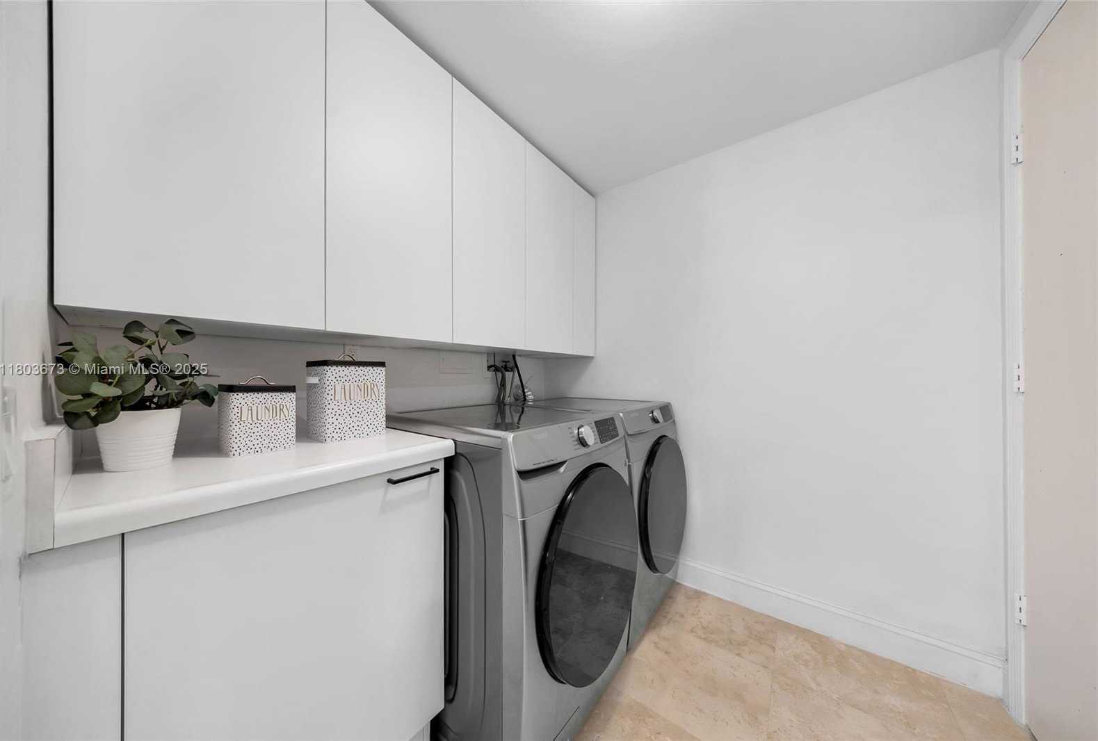 Small Image of 14951 ROYAL OAKS LN #901, North Miami Number 16