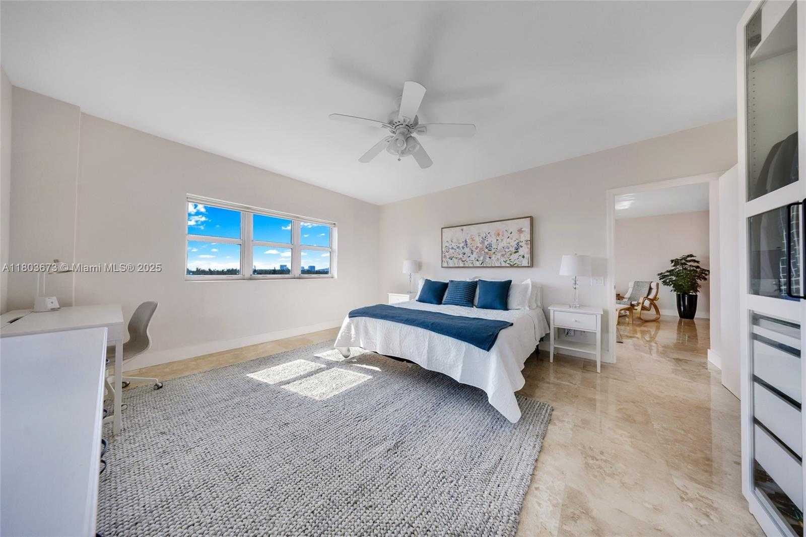 Small Image of 14951 ROYAL OAKS LN #901, North Miami Number 18