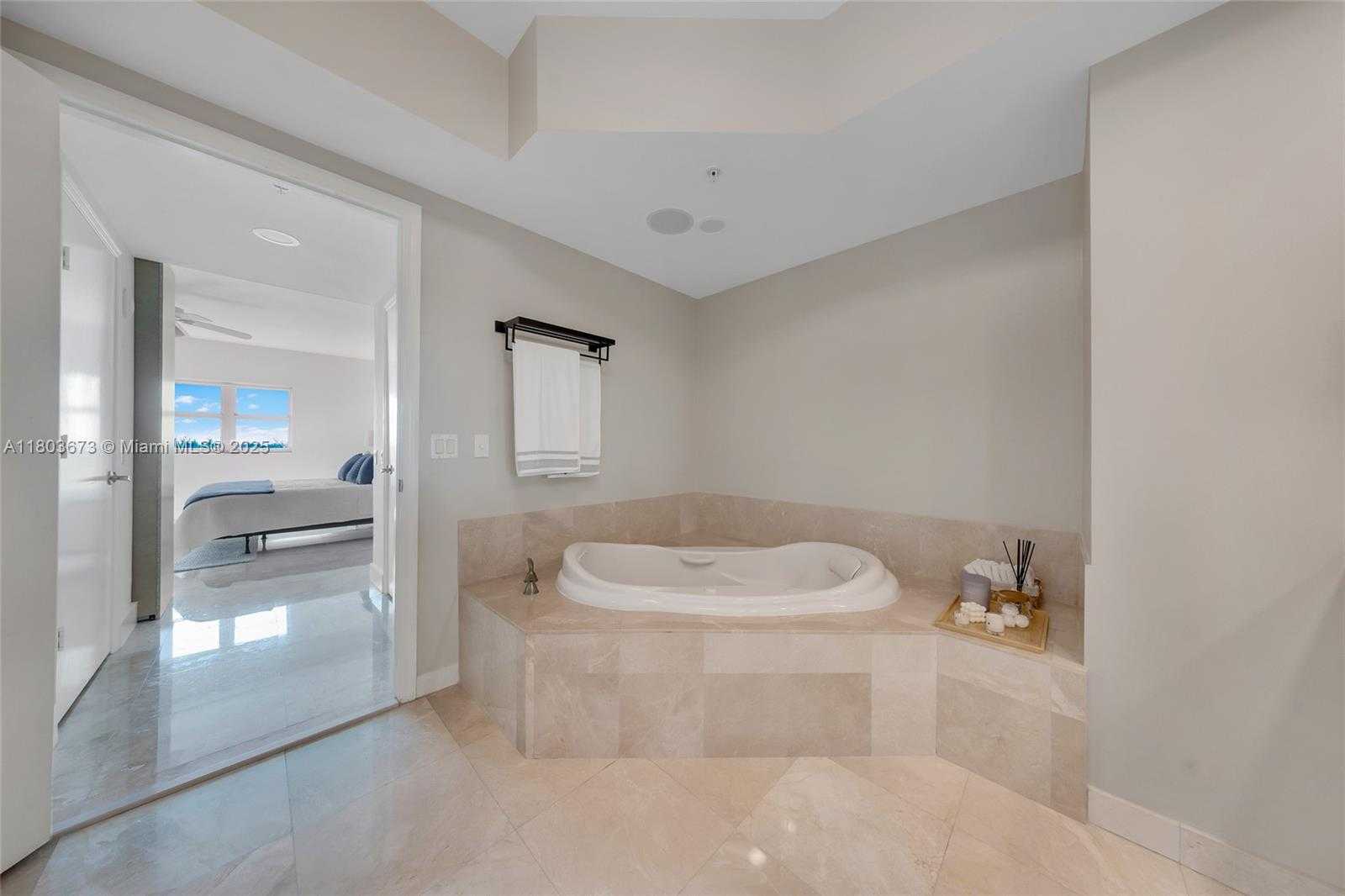 Small Image of 14951 ROYAL OAKS LN #901, North Miami Number 24