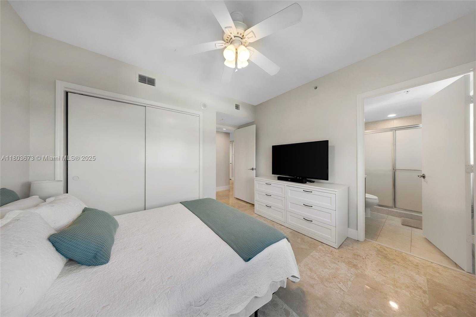 Small Image of 14951 ROYAL OAKS LN #901, North Miami Number 26