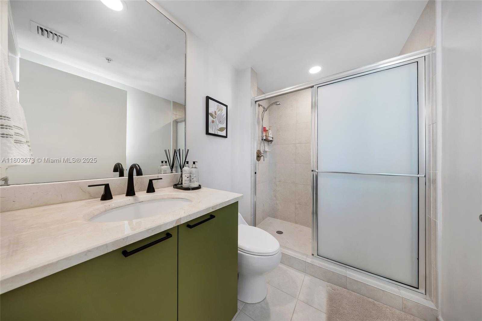 Small Image of 14951 ROYAL OAKS LN #901, North Miami Number 27