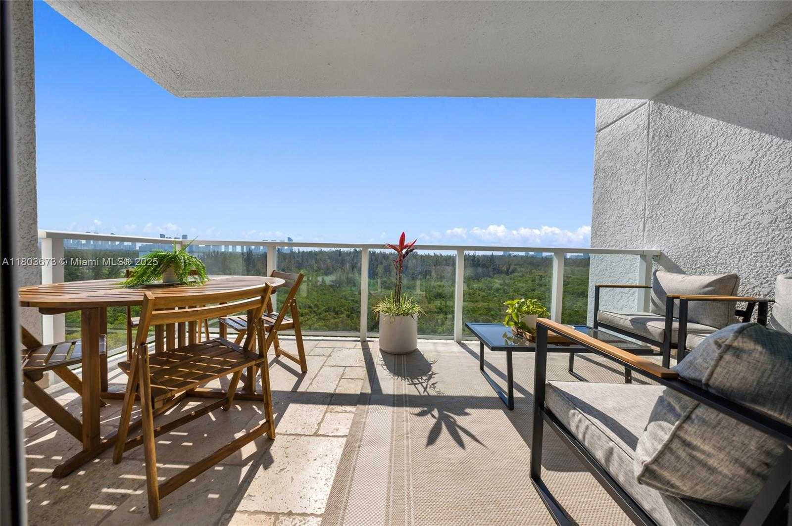 Small Image of 14951 ROYAL OAKS LN #901, North Miami Number 32