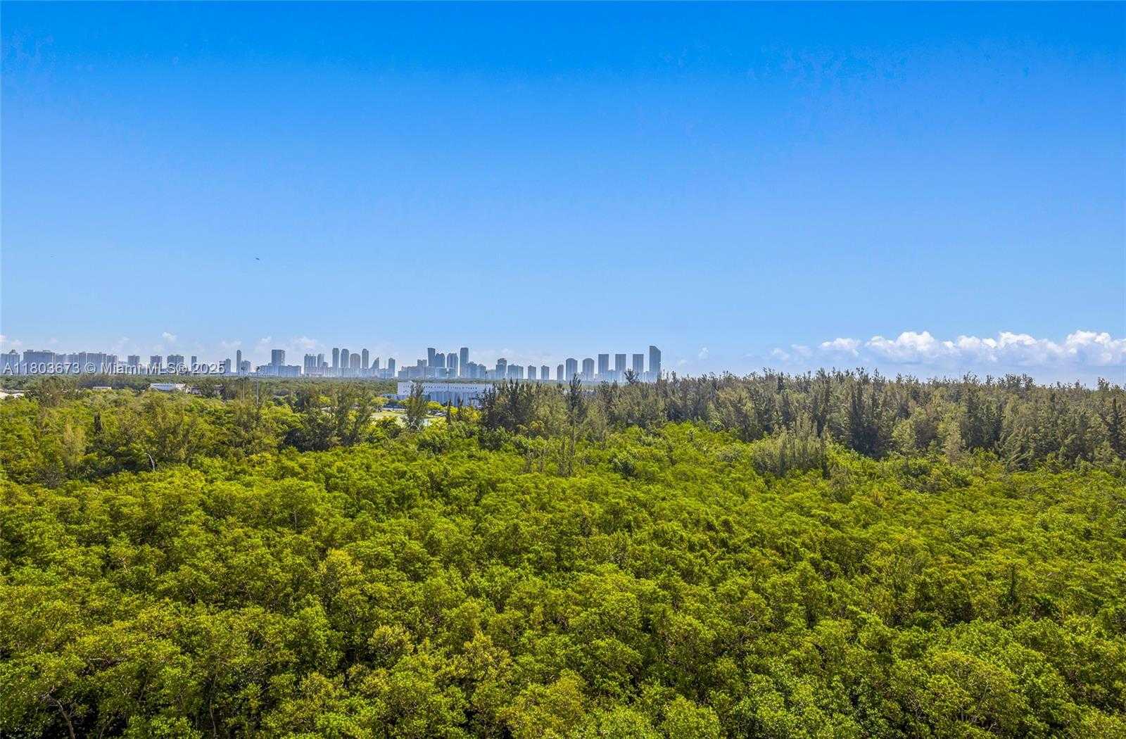 Small Image of 14951 ROYAL OAKS LN #901, North Miami Number 33