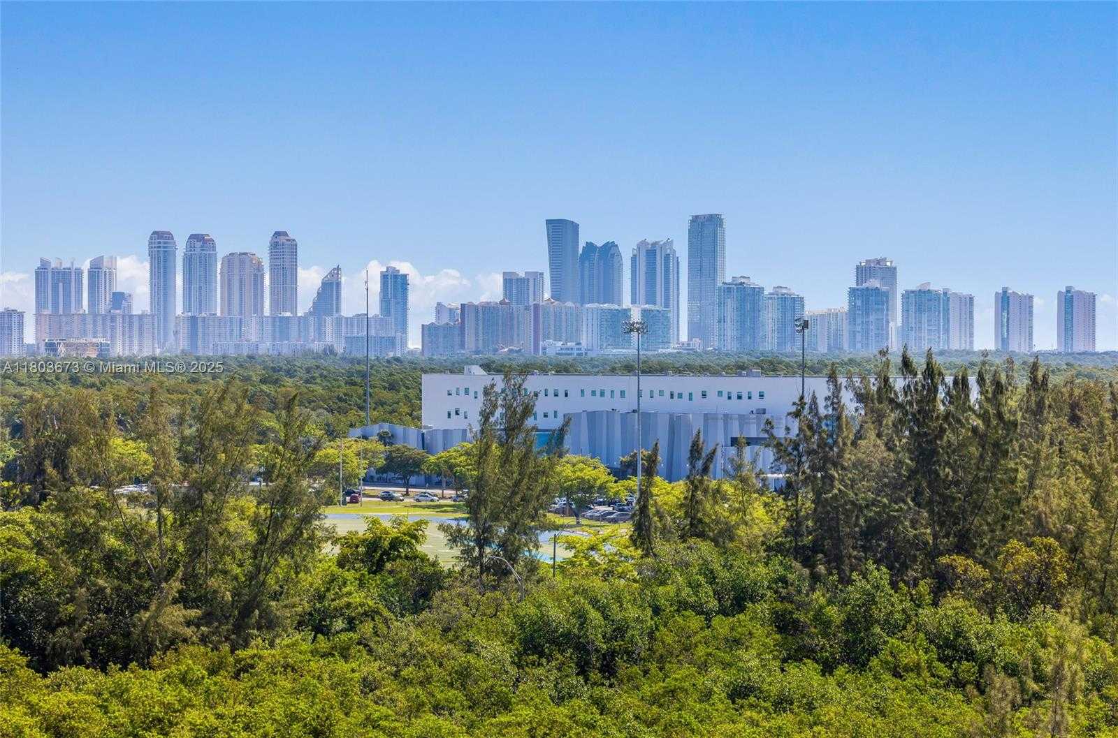 Small Image of 14951 ROYAL OAKS LN #901, North Miami Number 34