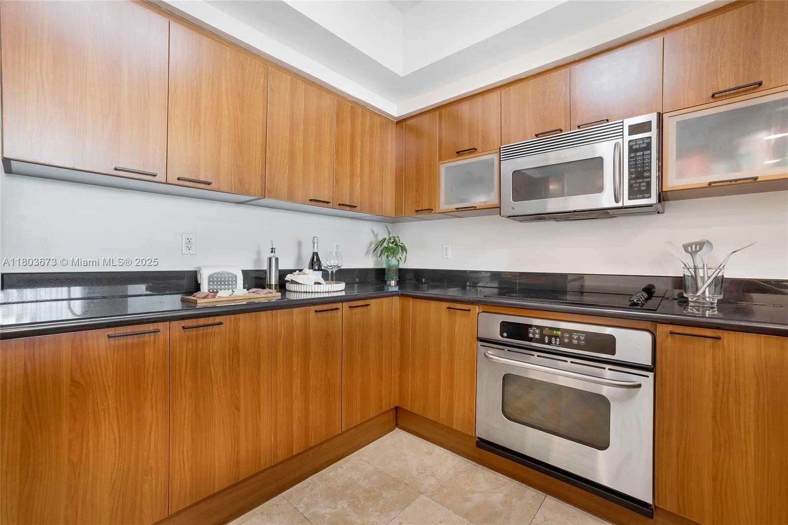 Small Image of 14951 ROYAL OAKS LN #901, North Miami Number 7