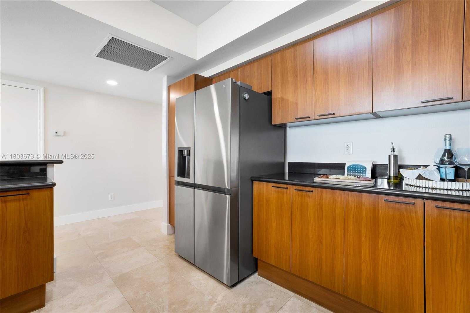 Small Image of 14951 ROYAL OAKS LN #901, North Miami Number 8