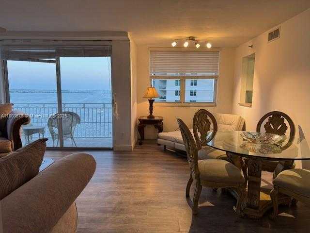 Small Image of 770 #1216, Miami Number 3