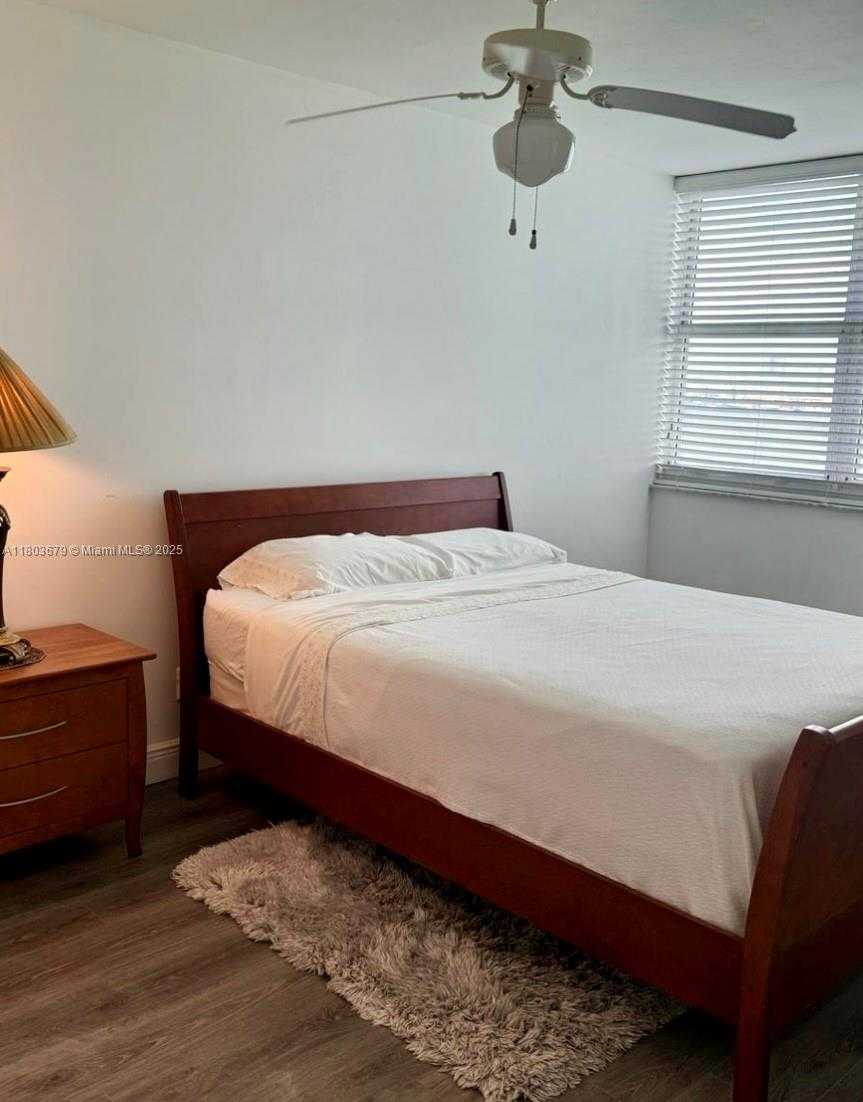 Small Image of 770 #1216, Miami Number 6