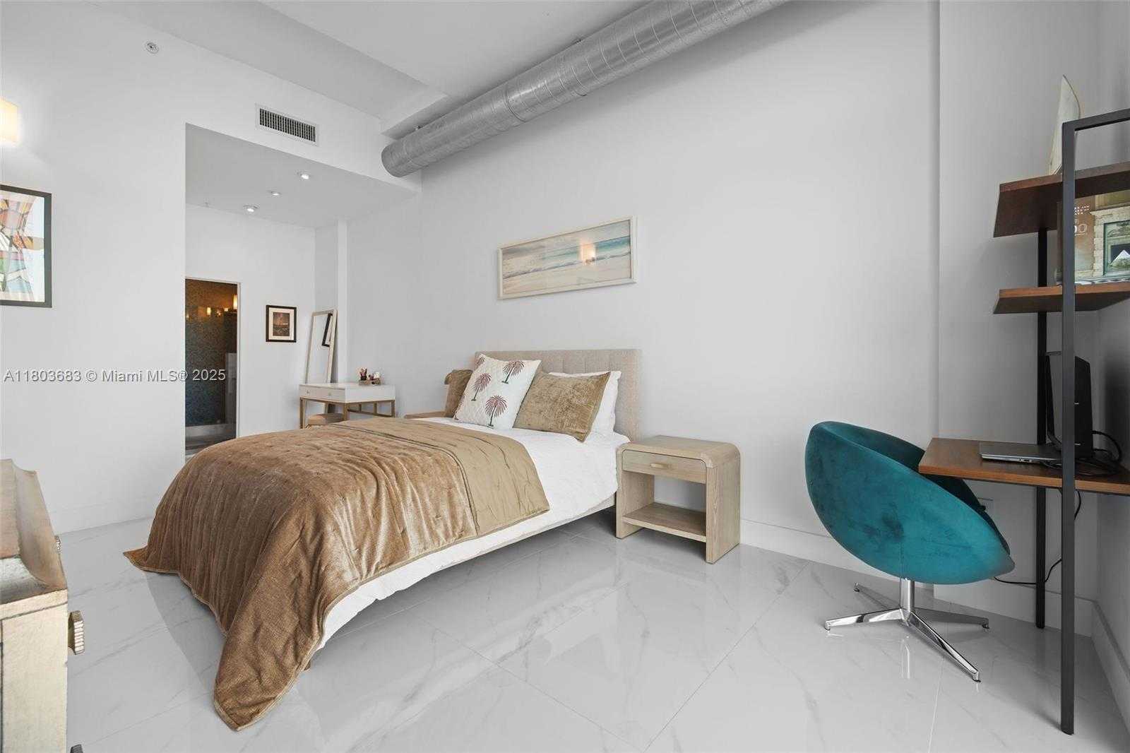 Small Image of 2001 MERIDIAN AVE #528, Miami Beach Number 13