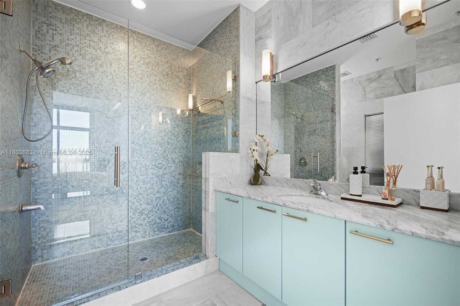 Small Image of 2001 MERIDIAN AVE #528, Miami Beach Number 15