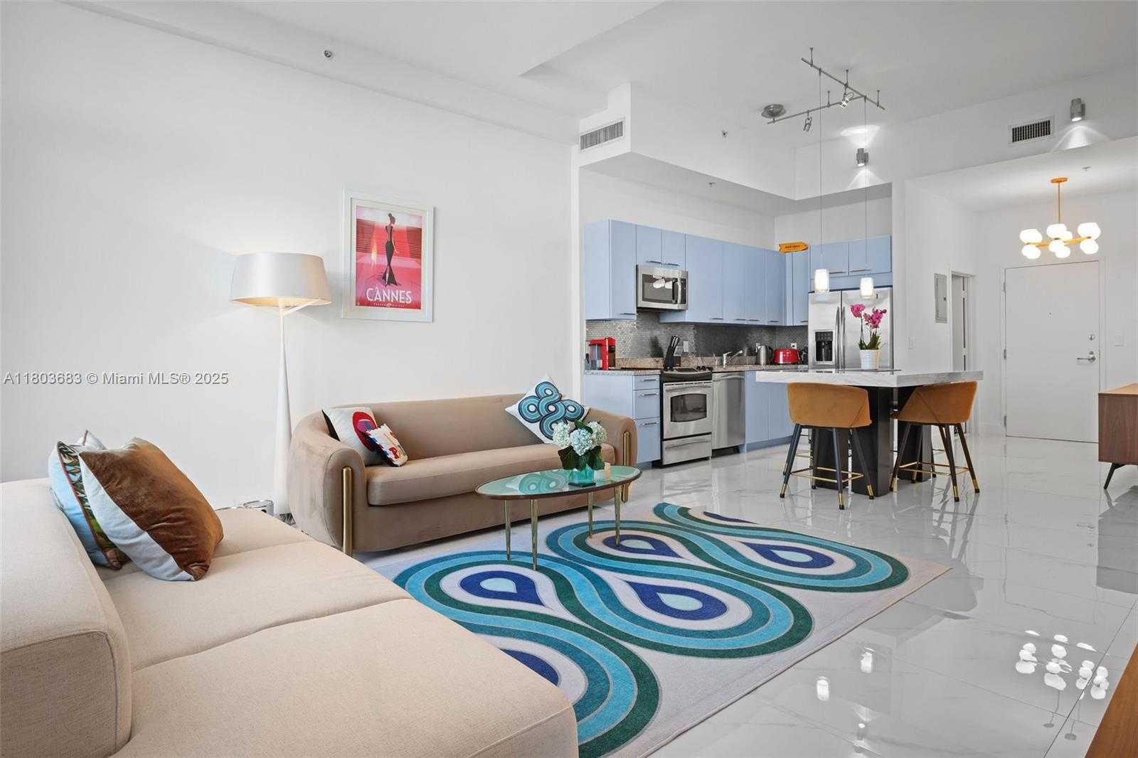 Small Image of 2001 MERIDIAN AVE #528, Miami Beach Number 3