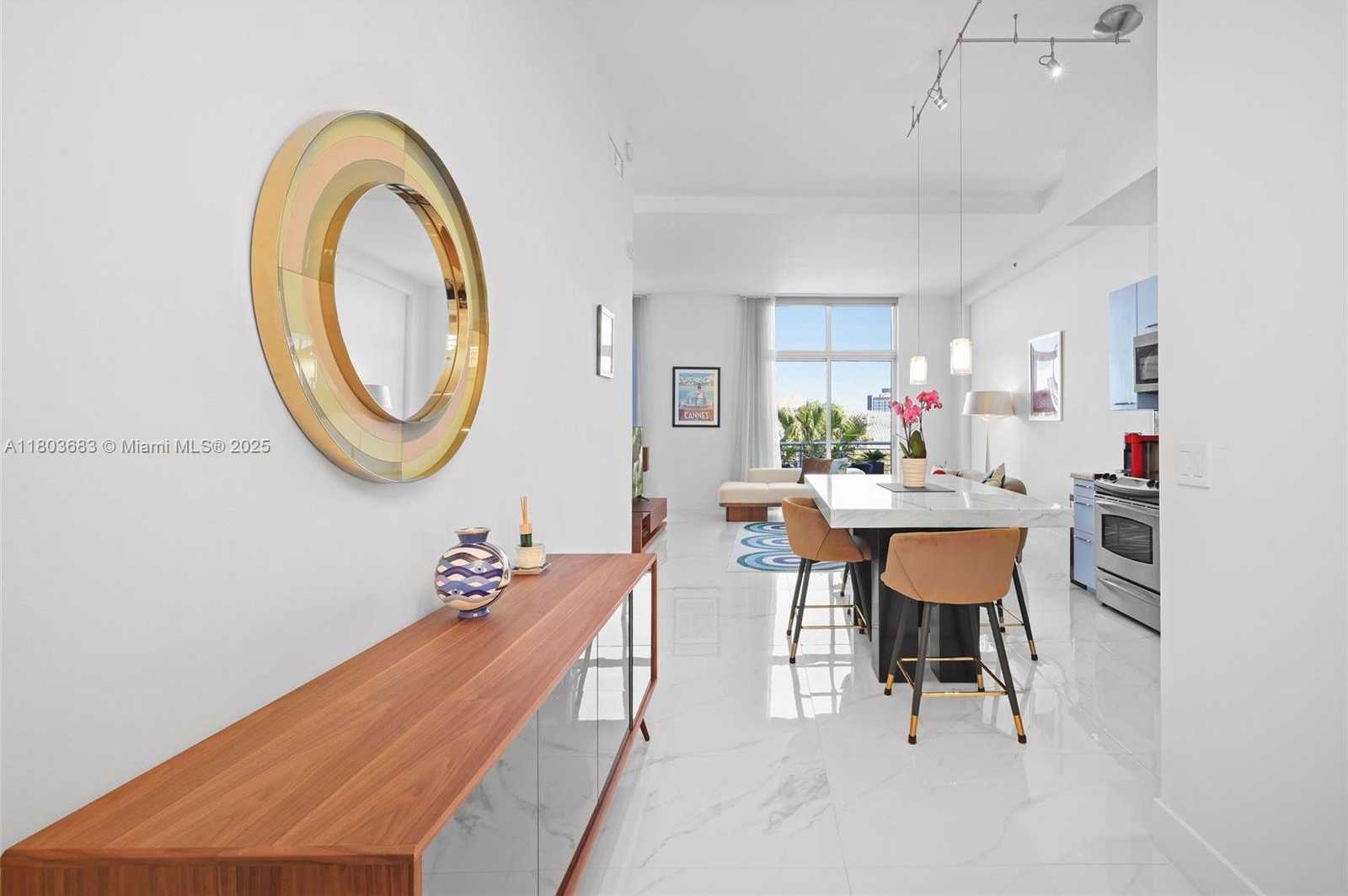 Small Image of 2001 MERIDIAN AVE #528, Miami Beach Number 5