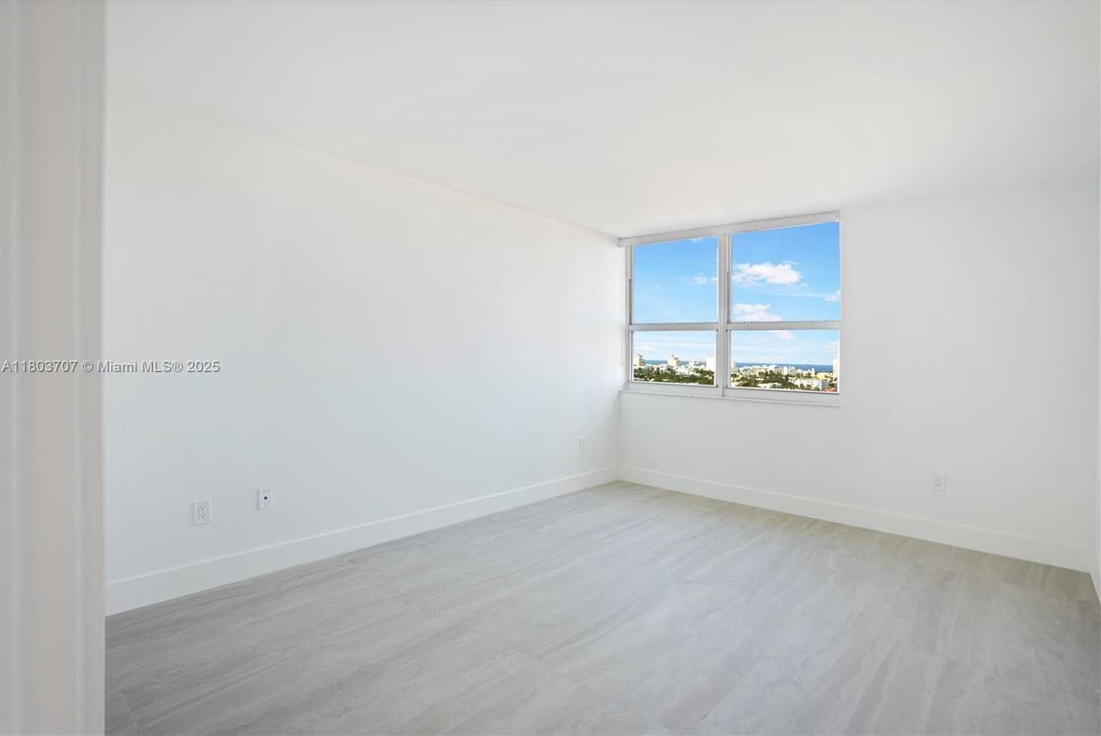 Small Image of 650 WEST AVE #1404, Miami Beach Number 11