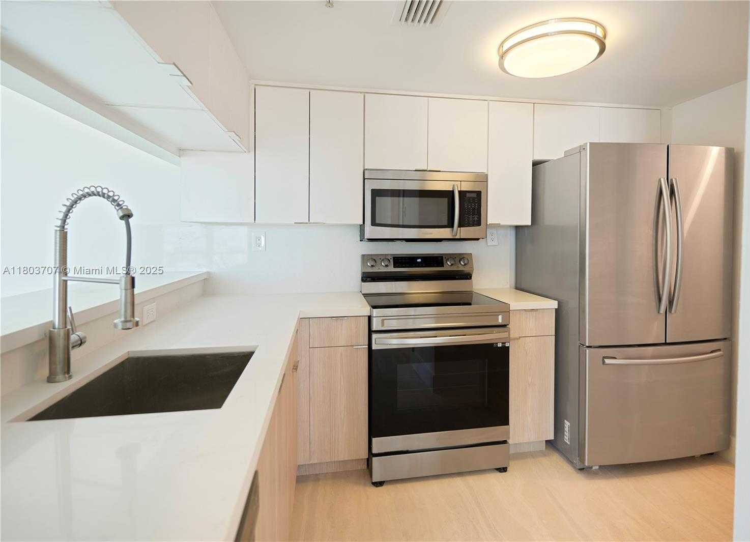 Small Image of 650 WEST AVE #1404, Miami Beach Number 4