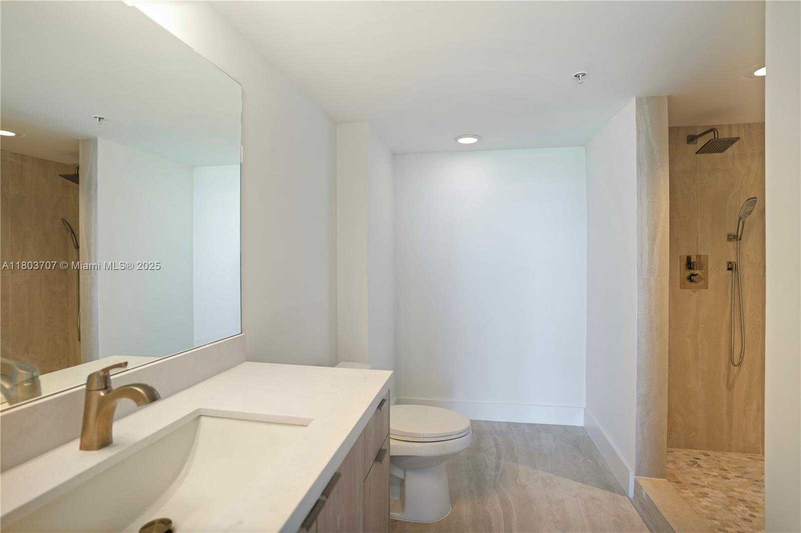 Small Image of 650 WEST AVE #1404, Miami Beach Number 5