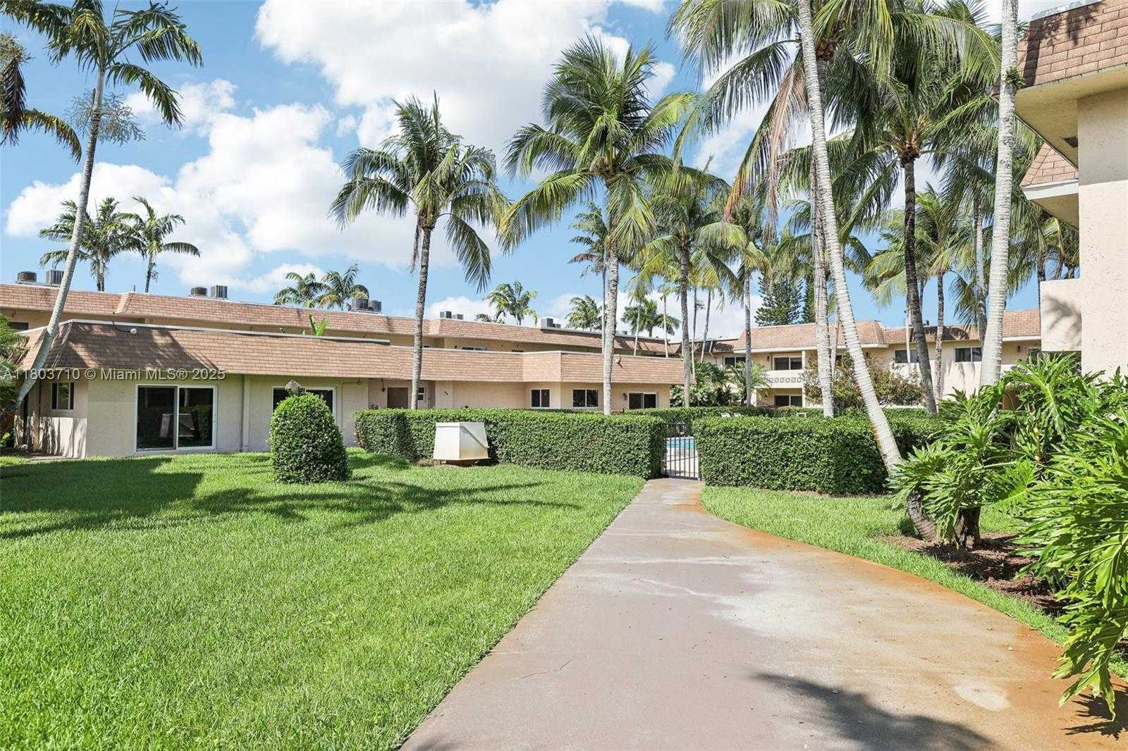 Small Image of 14500 SOUTH WEST 88TH AVE #104, Palmetto Bay Number 23