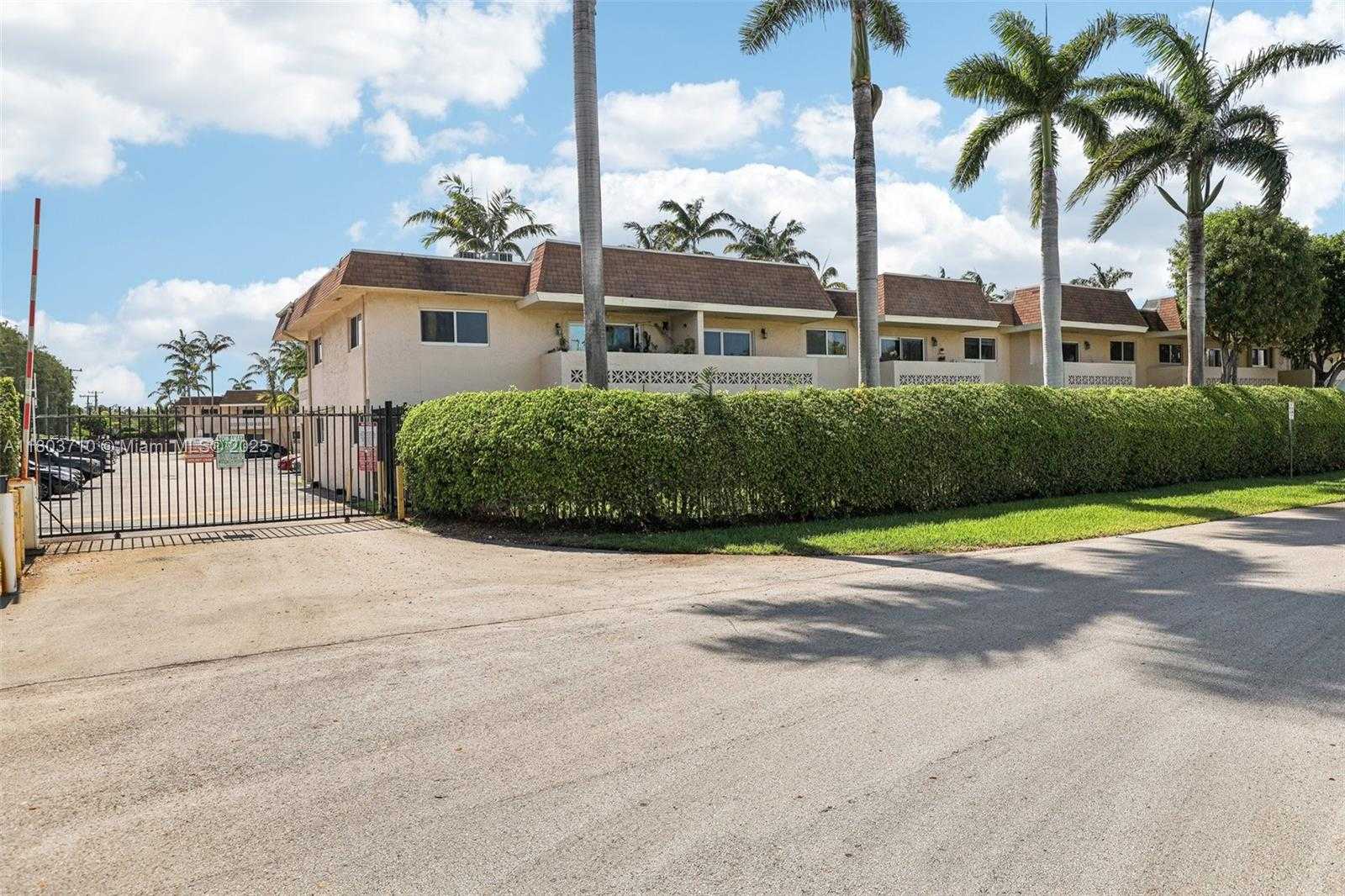 Small Image of 14500 SOUTH WEST 88TH AVE #104, Palmetto Bay Number 24