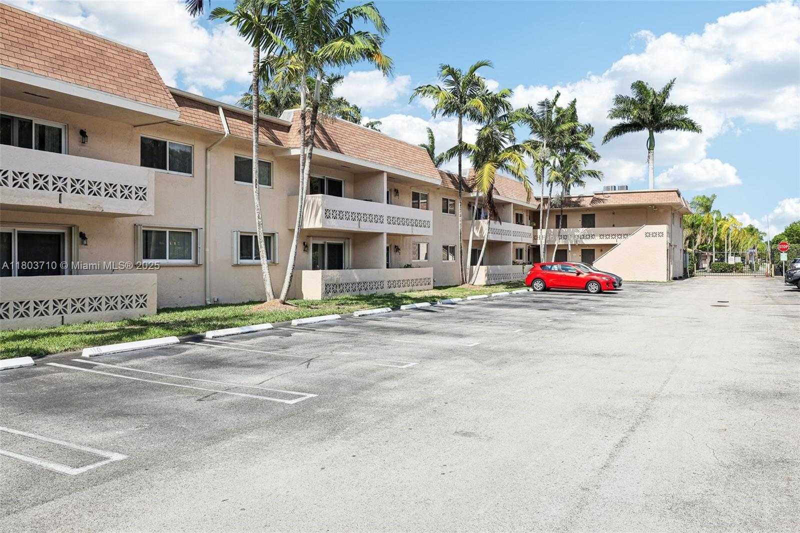 Small Image of 14500 SOUTH WEST 88TH AVE #104, Palmetto Bay Number 28