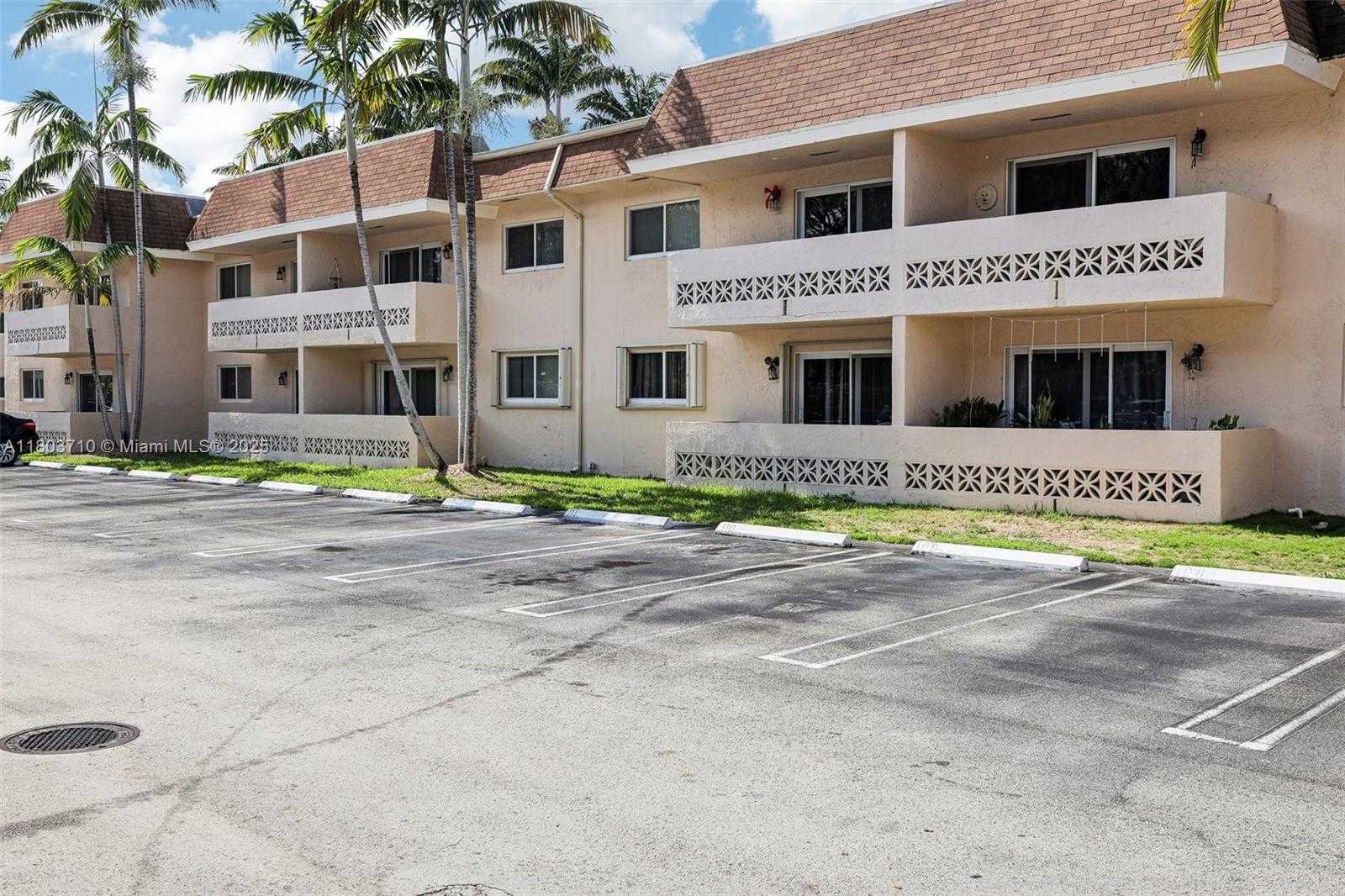 Small Image of 14500 SOUTH WEST 88TH AVE #104, Palmetto Bay Number 29