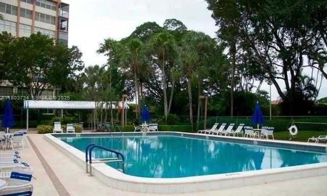Small Image of 1400 SAINT CHARLES PL #L4, Pembroke Pines Number 36
