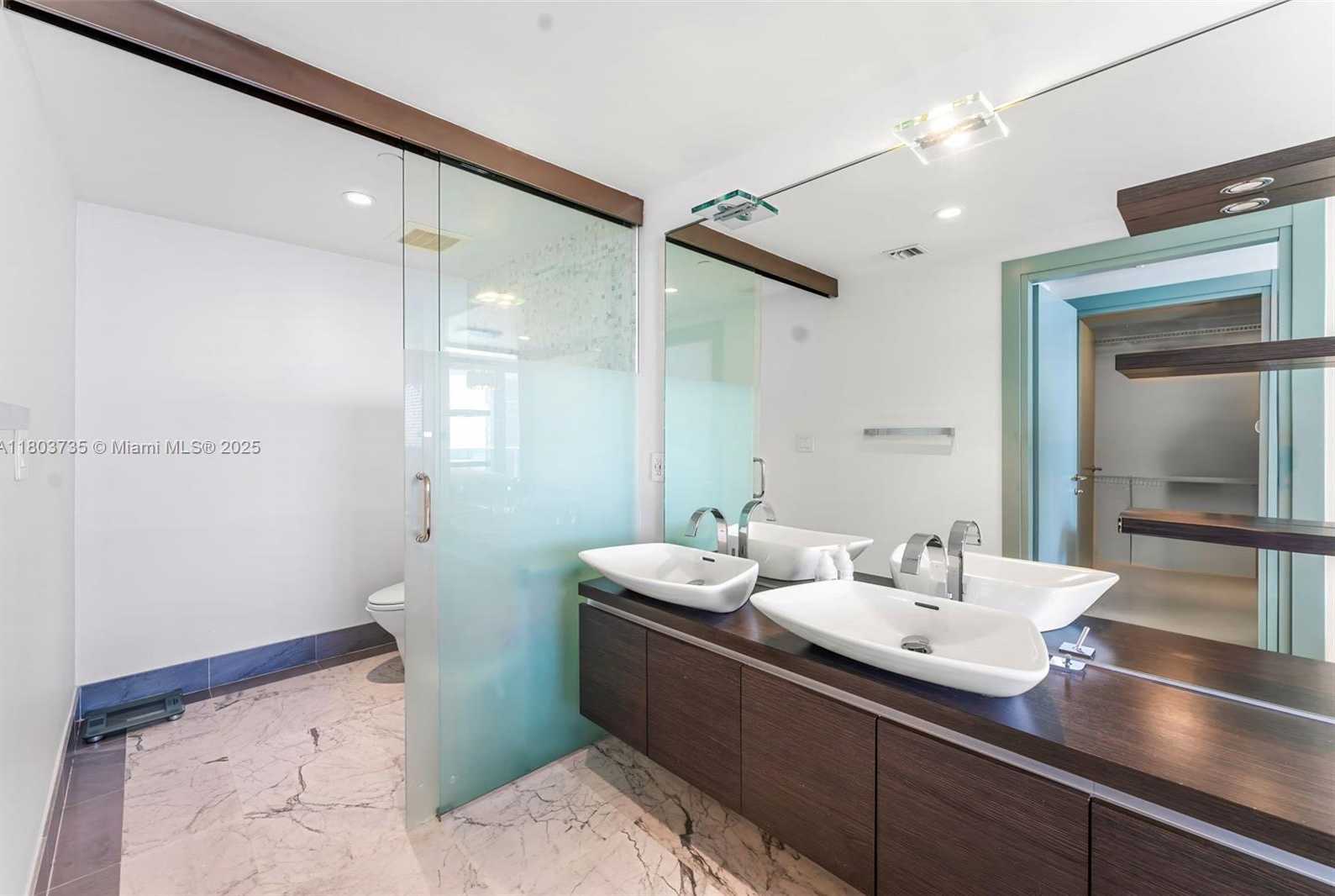 Small Image of 200 BISCAYNE BOULEVARD WAY #4005, Miami Number 10