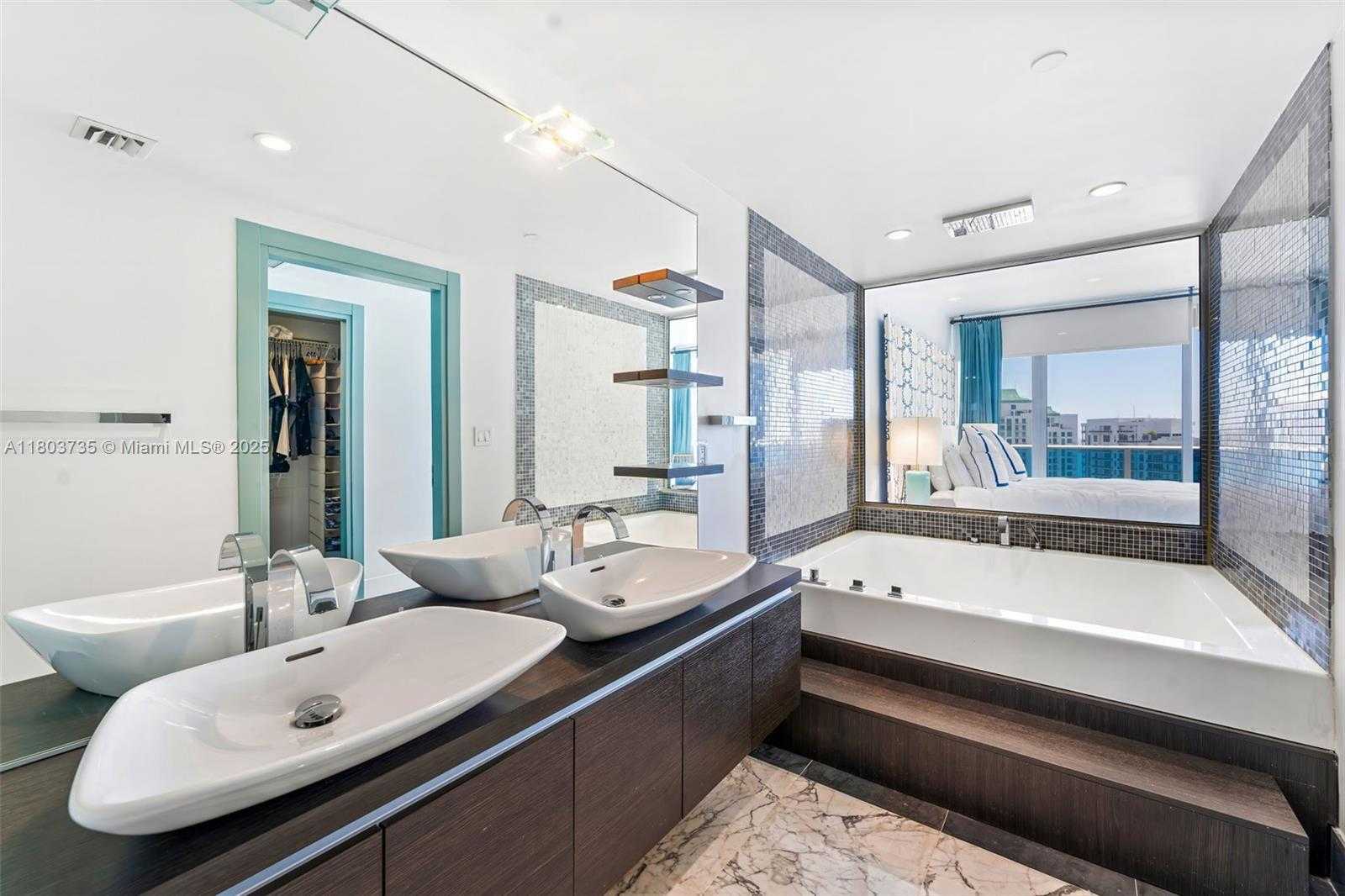 Small Image of 200 BISCAYNE BOULEVARD WAY #4005, Miami Number 11