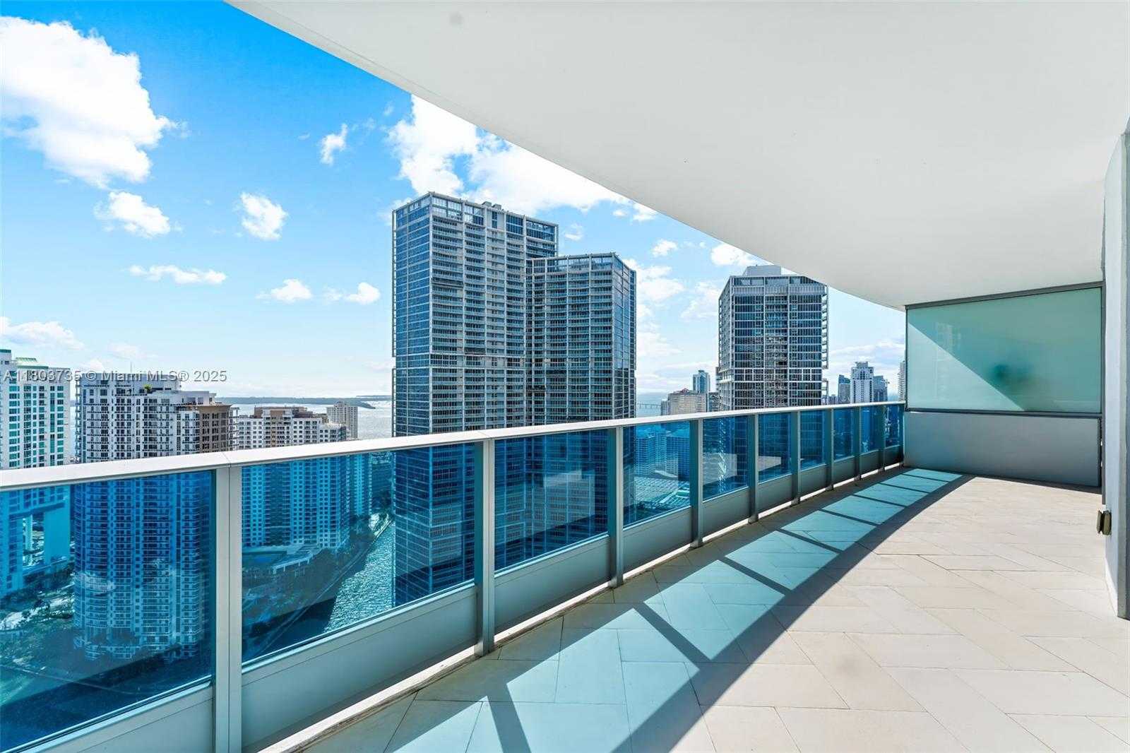 Small Image of 200 BISCAYNE BOULEVARD WAY #4005, Miami Number 3