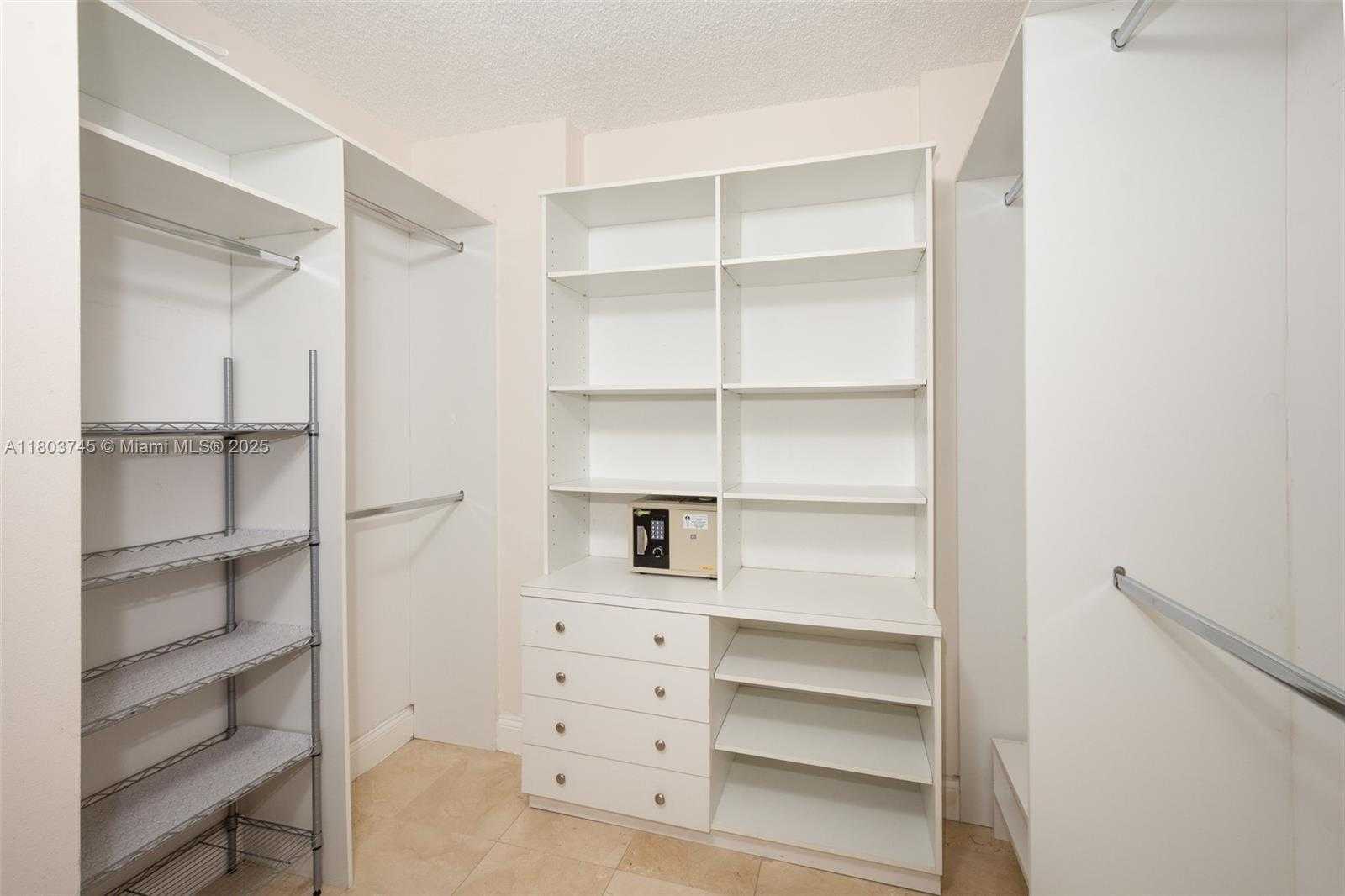 Small Image of 1000 WEST ISLAND BLVD #2707, Aventura Number 10