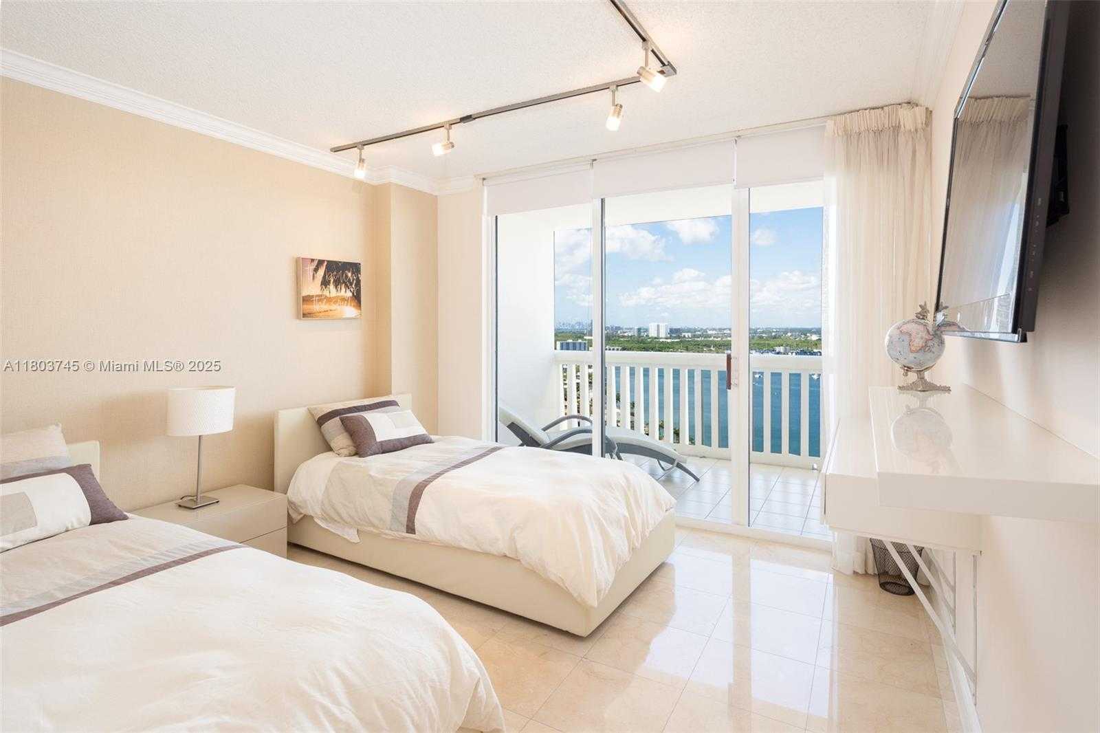 Small Image of 1000 WEST ISLAND BLVD #2707, Aventura Number 14